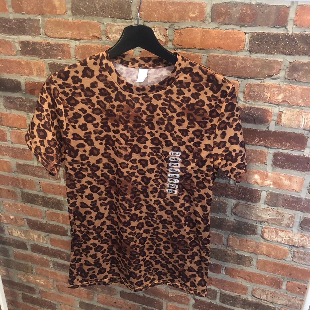 LEOPARD FITTED TEE